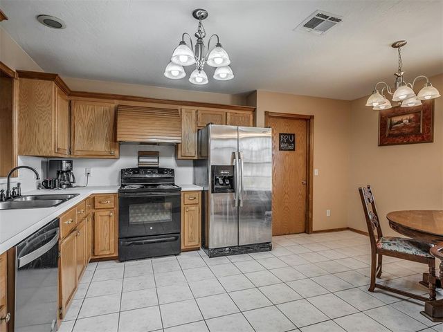 1713 N Shawnee Trail, Choctaw, OK 73020