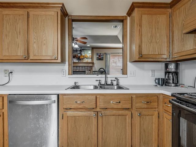 1713 N Shawnee Trail, Choctaw, OK 73020
