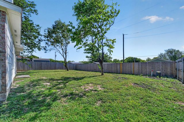 1720 Dartmouth Drive, Glenn Heights, TX 75154
