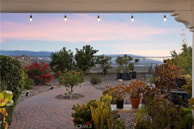 16275 Crescent Moon Court, Riverside, CA 92503