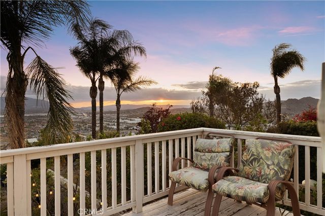 16275 Crescent Moon Court, Riverside, CA 92503