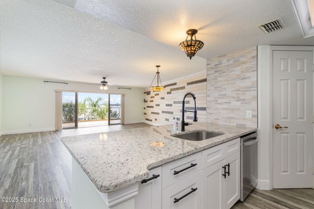 102 Riverside Drive, 203, Cocoa, FL 32922