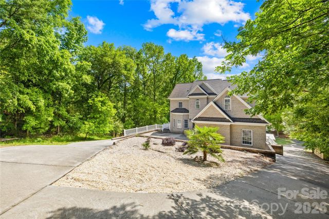 569 Living Waters Drive, Great Falls, SC 29055