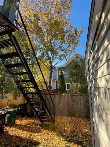 25 Andrew St 2, Cambridge, MA 02139