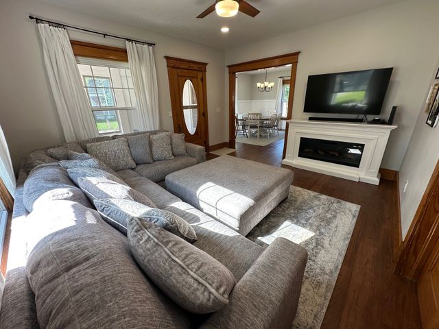 59 E Benton Street, Winterset, IA 50273