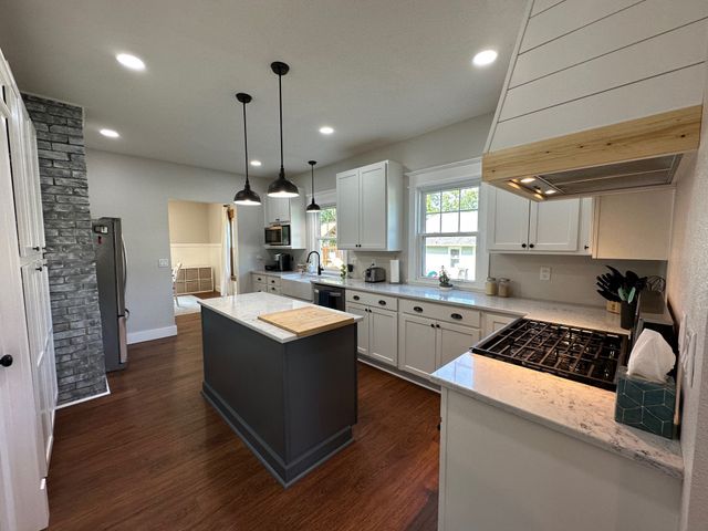 59 E Benton Street, Winterset, IA 50273