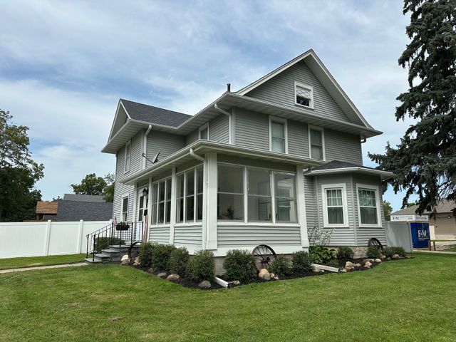 59 E Benton Street, Winterset, IA 50273