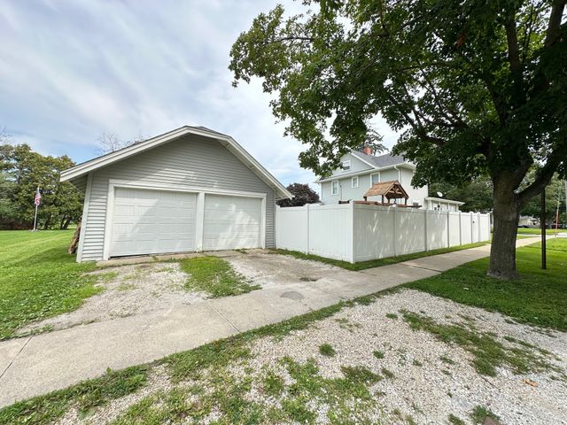59 E Benton Street, Winterset, IA 50273