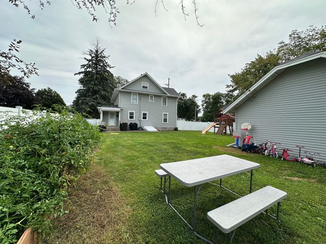 59 E Benton Street, Winterset, IA 50273