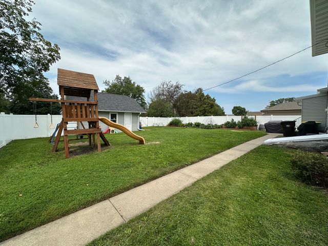 59 E Benton Street, Winterset, IA 50273