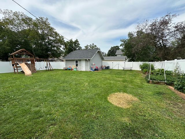 59 E Benton Street, Winterset, IA 50273