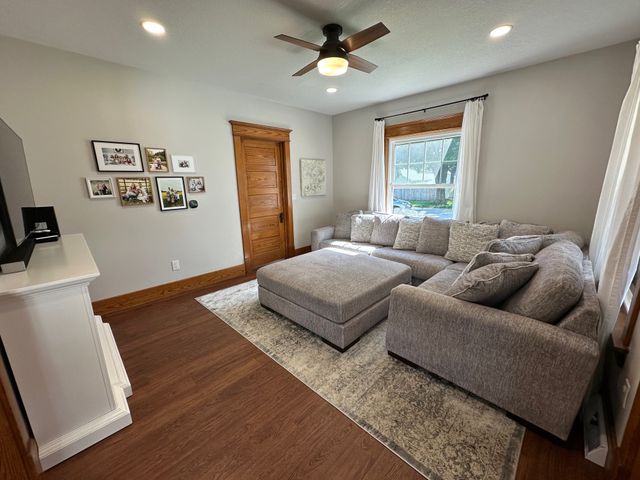 59 E Benton Street, Winterset, IA 50273