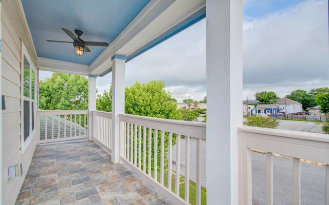2617 Avenue L, Galveston, TX 77550