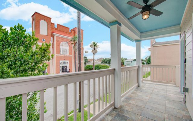2617 Avenue L, Galveston, TX 77550