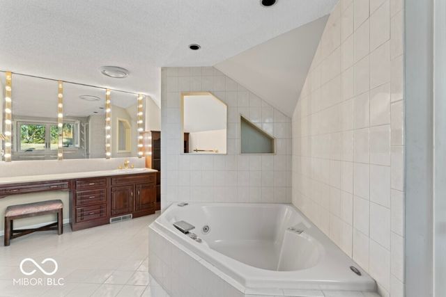 2447 N East Raintree Drive, New Castle, IN 47362