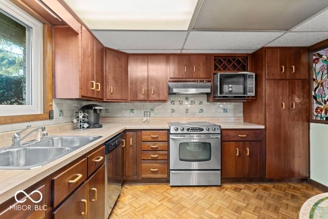 2447 N East Raintree Drive, New Castle, IN 47362