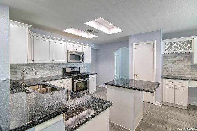 7423 BELMONT PL, San Antonio, TX 78240