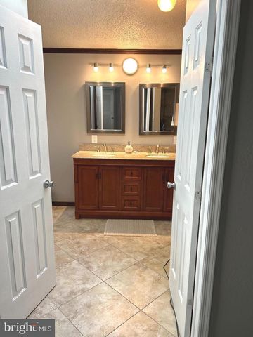 3 BAY VISTA DR, Berlin, MD 21811