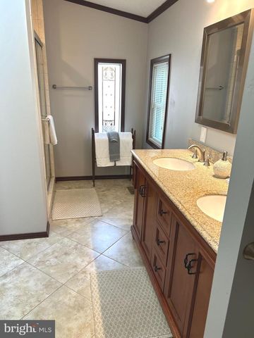 3 BAY VISTA DR, Berlin, MD 21811
