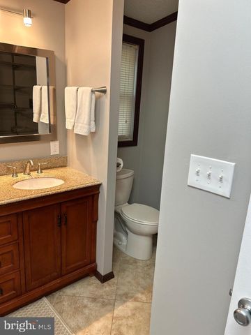 3 BAY VISTA DR, Berlin, MD 21811