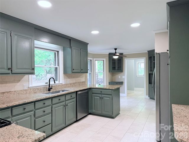 813 Rothmoor Drive, Concord, NC 28025