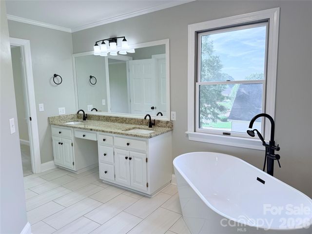 813 Rothmoor Drive, Concord, NC 28025