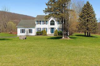 84 Coppergate Lane, Warwick, NY 10990