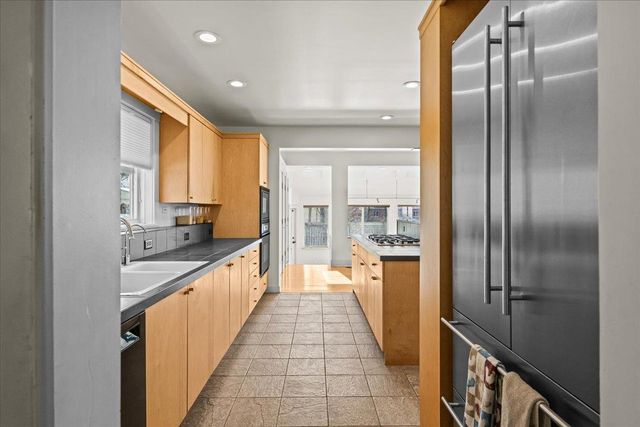 185 Maple Street, Burlington, VT 05401