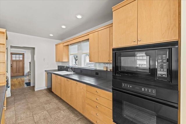 185 Maple Street, Burlington, VT 05401