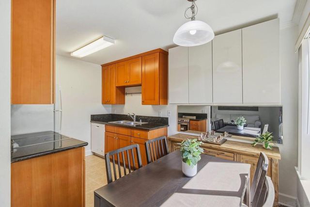 8581 Villa La Jolla J, La Jolla, CA 92037