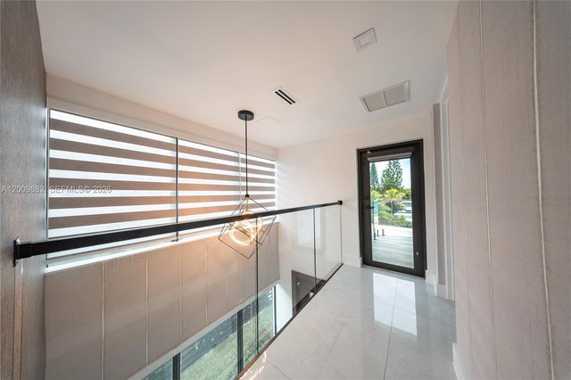 5601 N Ocean Dr 5601, Hollywood, FL 33019