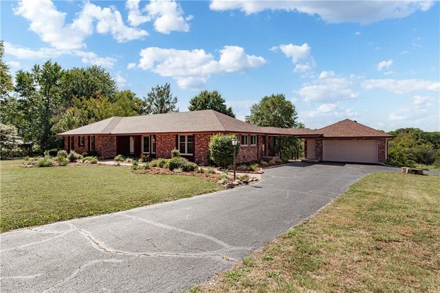 822 Dickinson Road, Independence, MO 64050