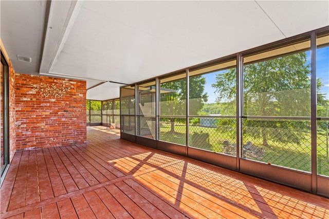 822 Dickinson Road, Independence, MO 64050