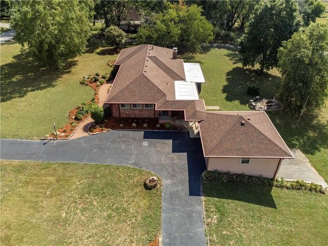 822 Dickinson Road, Independence, MO 64050