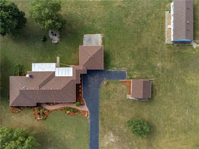 822 Dickinson Road, Independence, MO 64050