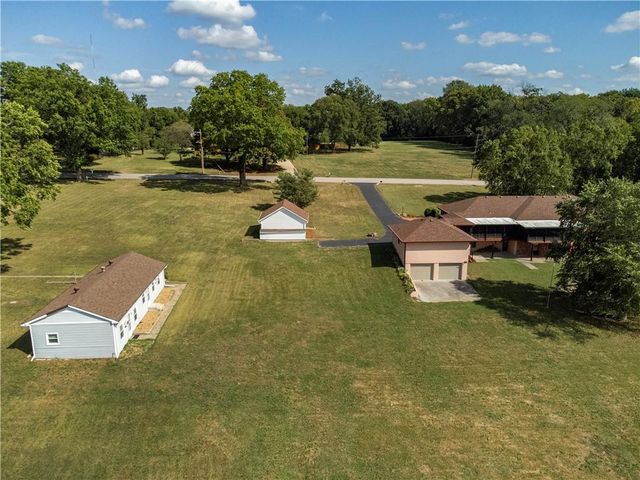 822 Dickinson Road, Independence, MO 64050