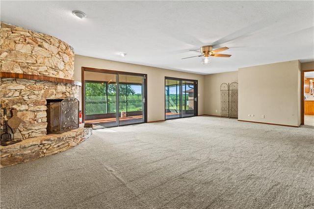 822 Dickinson Road, Independence, MO 64050