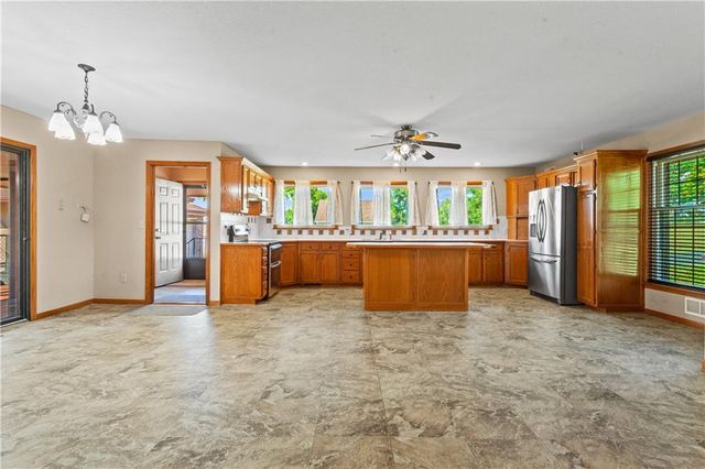 822 Dickinson Road, Independence, MO 64050