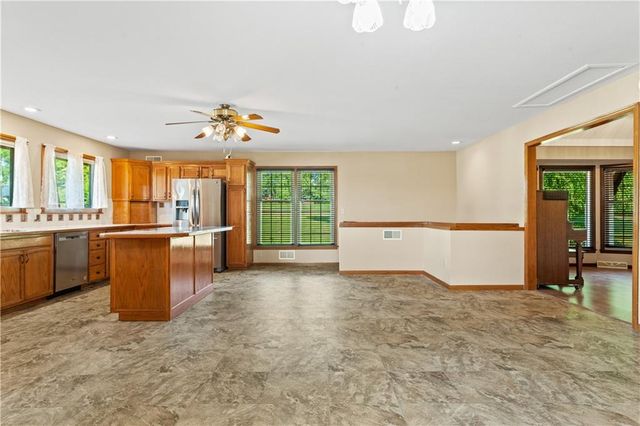 822 Dickinson Road, Independence, MO 64050