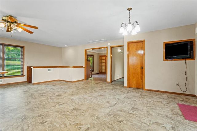 822 Dickinson Road, Independence, MO 64050