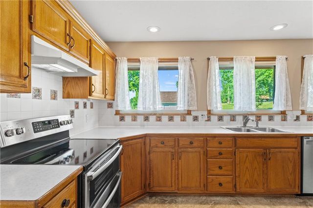 822 Dickinson Road, Independence, MO 64050