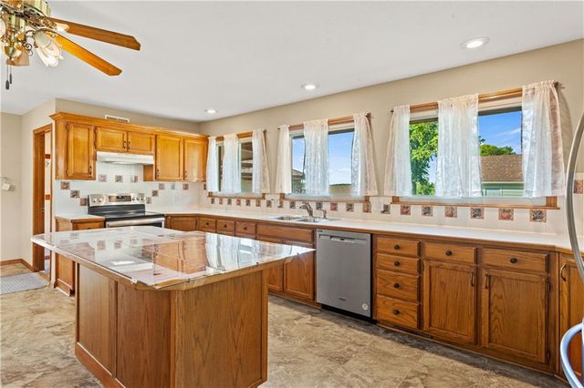 822 Dickinson Road, Independence, MO 64050