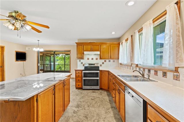 822 Dickinson Road, Independence, MO 64050