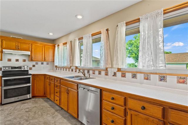 822 Dickinson Road, Independence, MO 64050