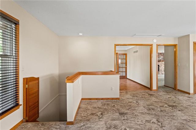 822 Dickinson Road, Independence, MO 64050