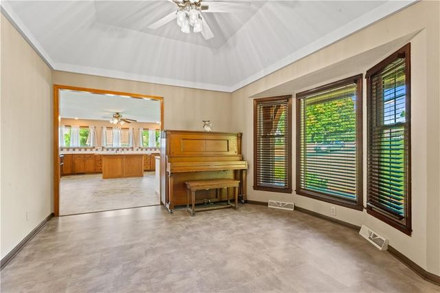 822 Dickinson Road, Independence, MO 64050