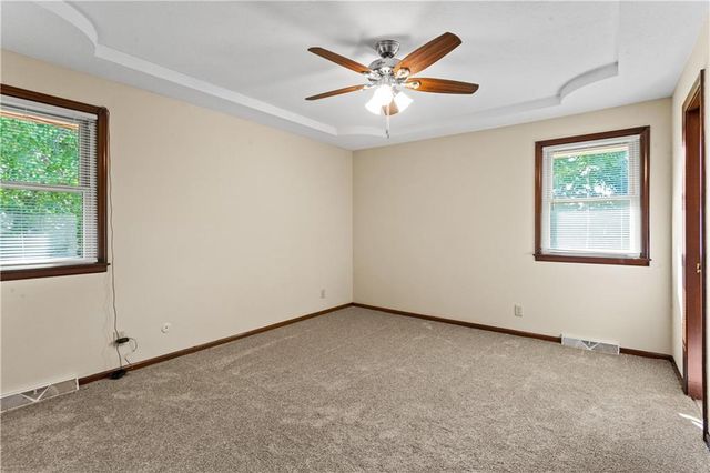 822 Dickinson Road, Independence, MO 64050