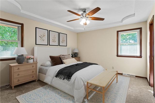 822 Dickinson Road, Independence, MO 64050