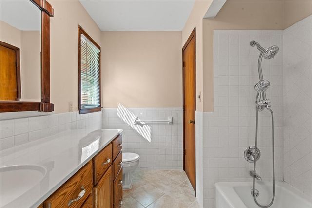 822 Dickinson Road, Independence, MO 64050