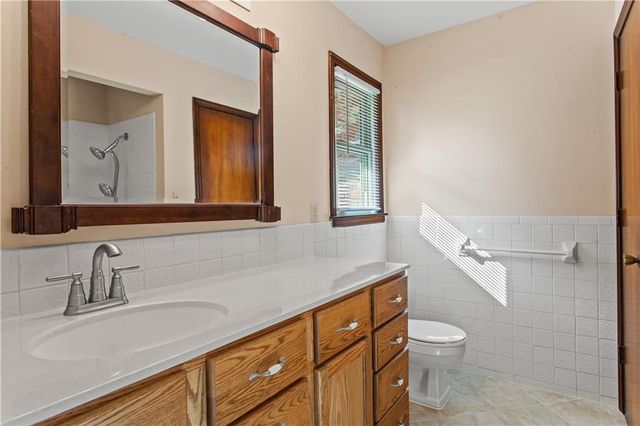 822 Dickinson Road, Independence, MO 64050